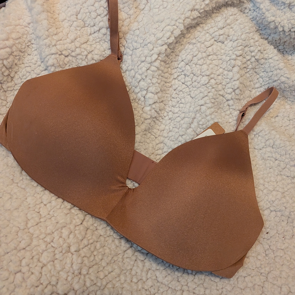 SKIMS Wireless Form Push-up Plunge Bra